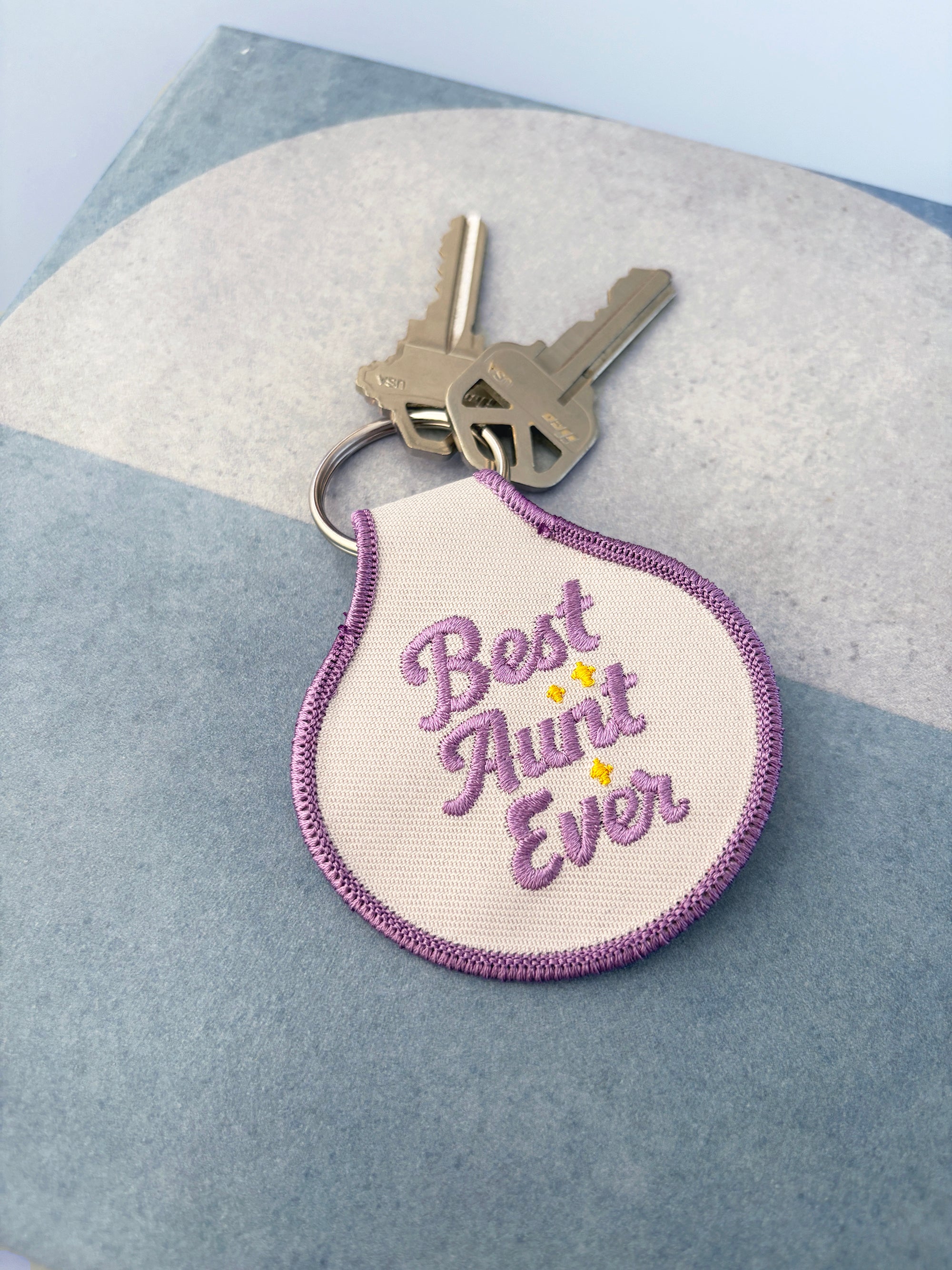 Best Aunt Ever Embroidered Keychain - Occasionette